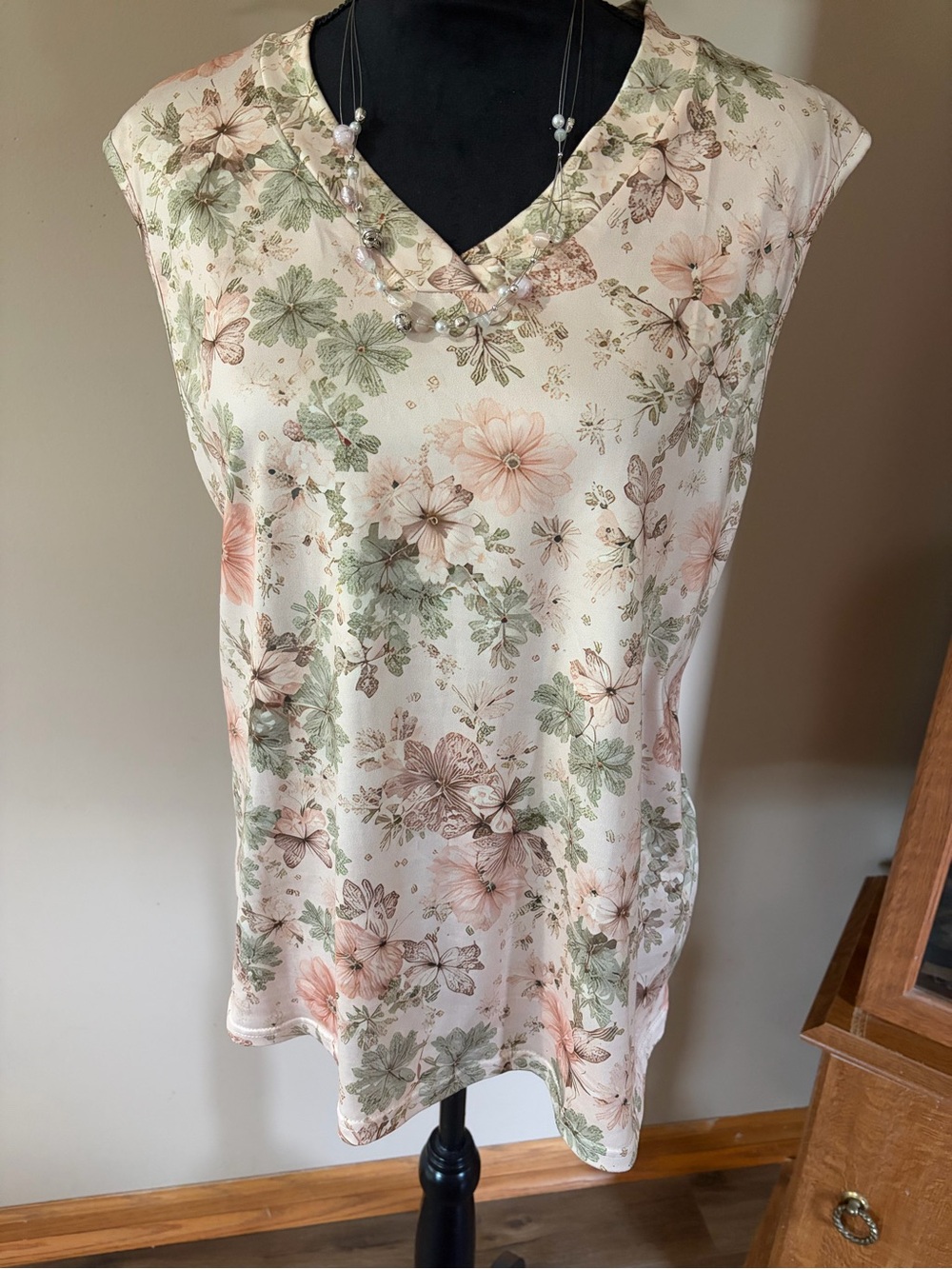 Sleeveless Floral V-Neck Camisole in Cream and Sage